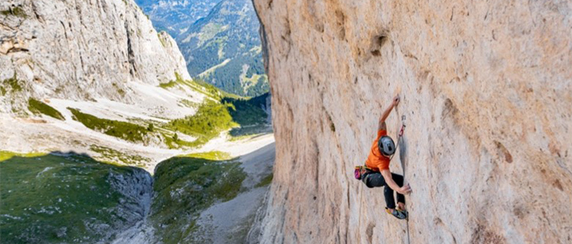 Leo-Ghezza-Climbing