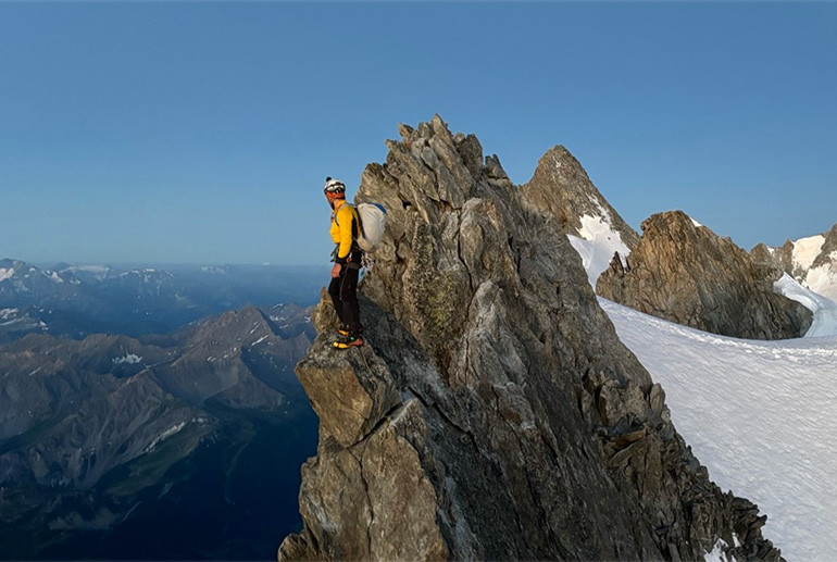 Leo-Ghezza_-Mont-Blanc-Peak